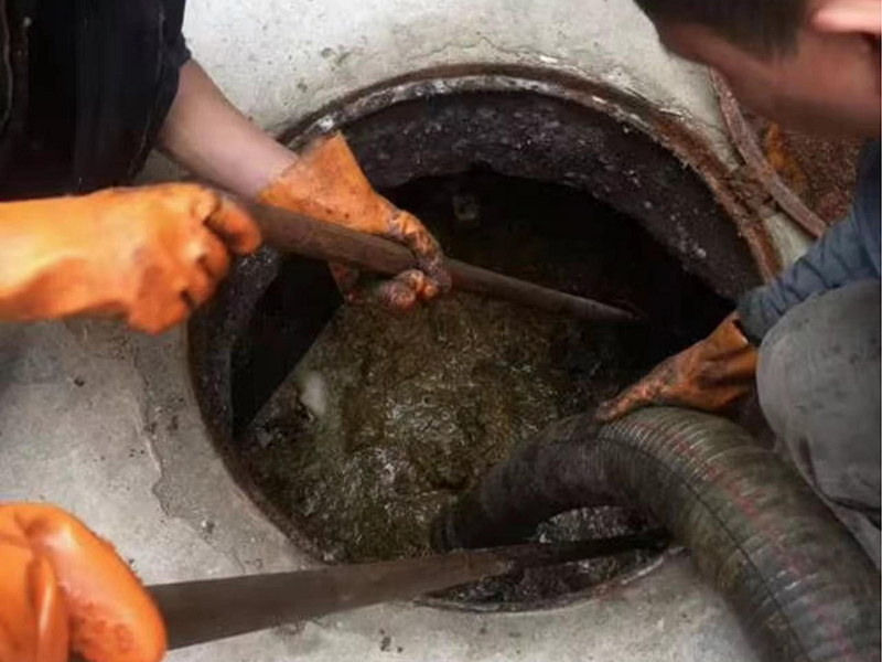 马山清理化粪池时如何避免沼气的危害?